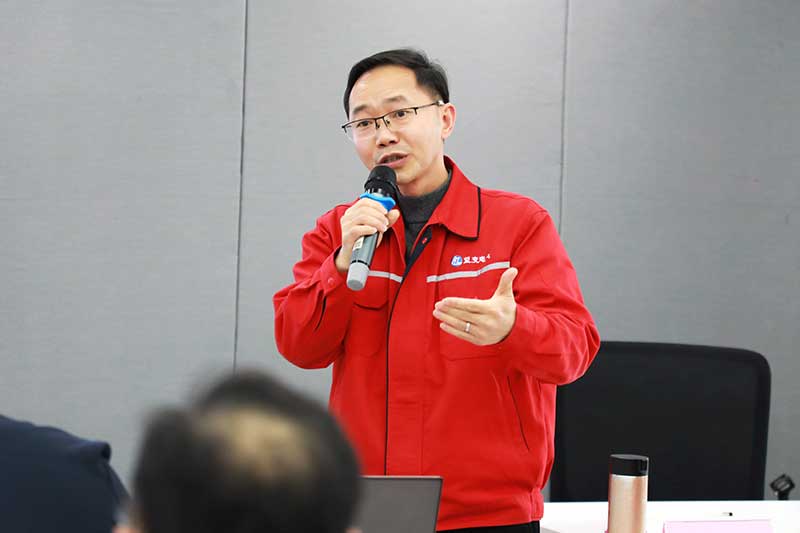 42097590.jpg 076A2497.jpg